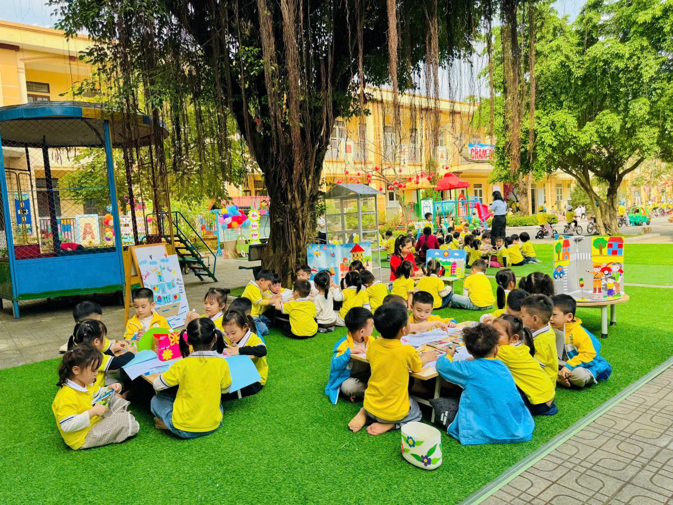 Description: D:\Năm học 2025-2026\ẢNH CÁC HĐ CỦA TRƯỜNG\TÔI YÊU VN-GIAO THÔNG\gen-h-z7629447234748_d76e598a5c3efd515eba345f21737224.jpg