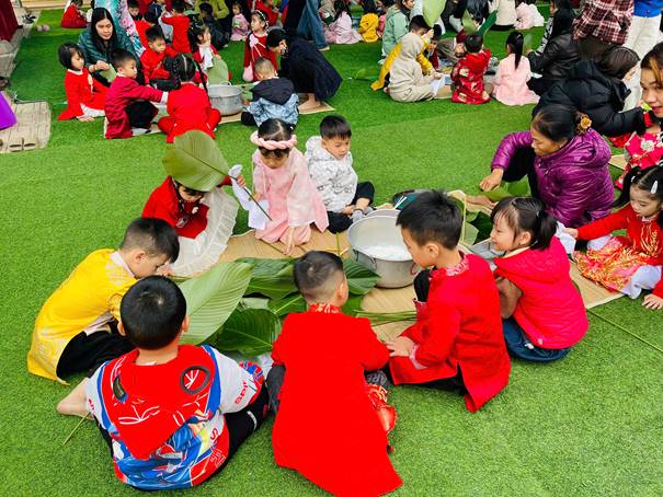 Description: D:\Năm học 2025-2026\ẢNH CÁC HĐ CỦA TRƯỜNG\GÓI BÁNH CHƯNG\gen-h-z7499779603141_a0261c4c6f44ce6a91c662a17c62e9a5.jpg
