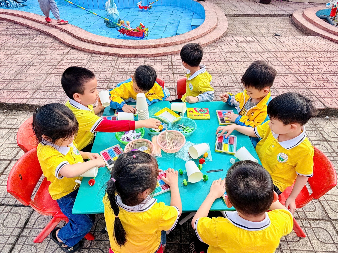 Description: D:\Năm học 2025-2026\ẢNH CÁC HĐ CỦA TRƯỜNG\TÔI YÊU VN-GIAO THÔNG\gen-h-z7628494535124_42b567208cf3ce1ed7b1860ab5f0af47.jpg