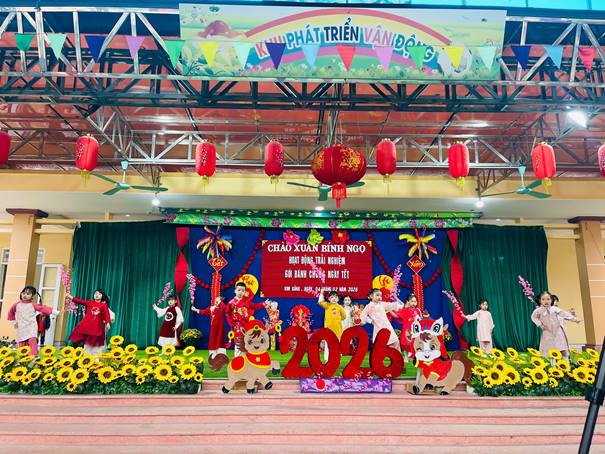 Description: D:\Năm học 2025-2026\ẢNH CÁC HĐ CỦA TRƯỜNG\GÓI BÁNH CHƯNG\gen-h-z7499771343585_b1d8bf6029d4a4da5777489e9fb77c2e.jpg