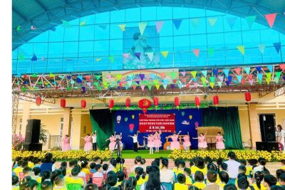Hoạt động trải nghiệm “Bé vui giao thông”